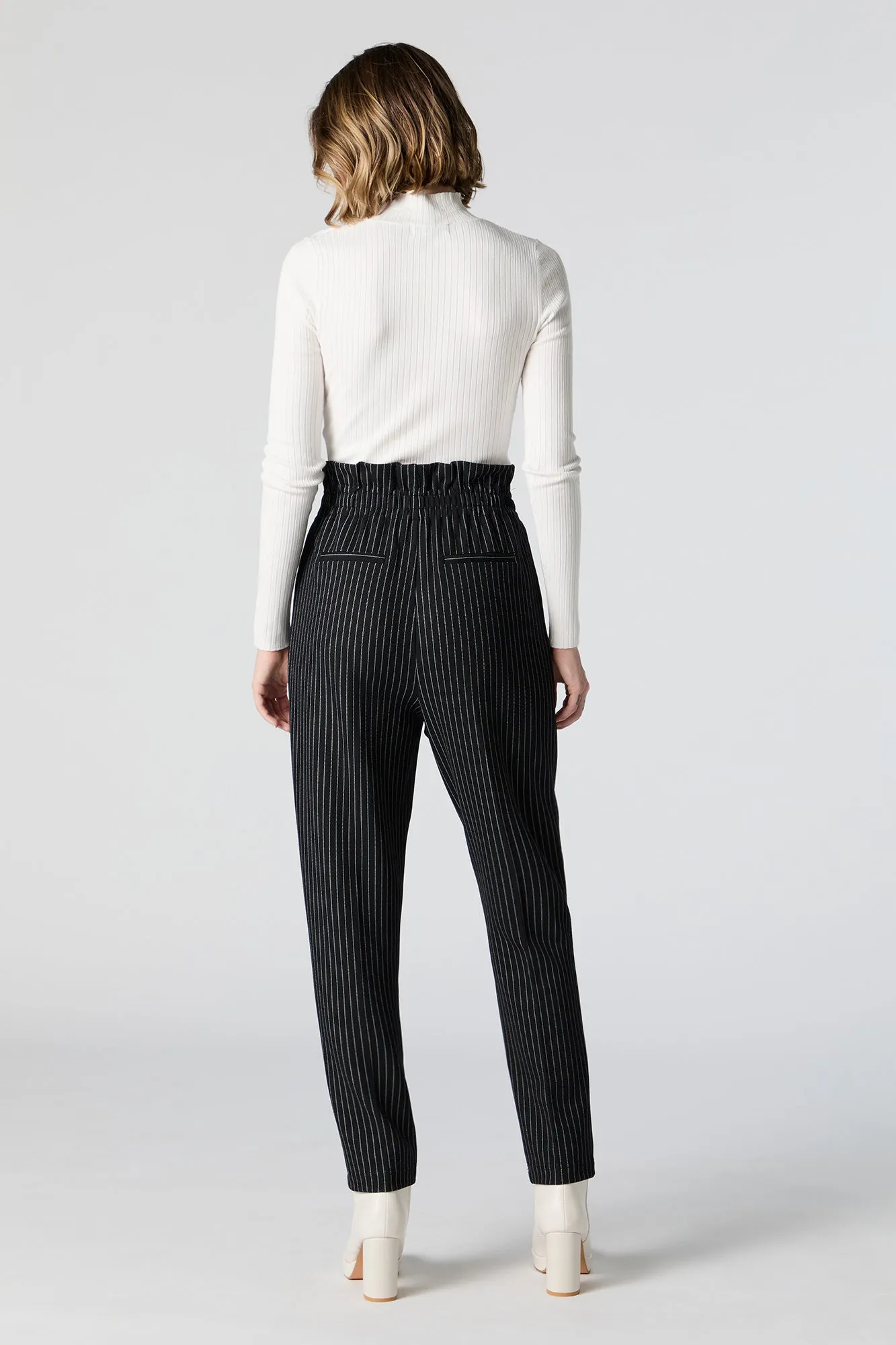 Pantalon habillé à taille cintrée en crêpe