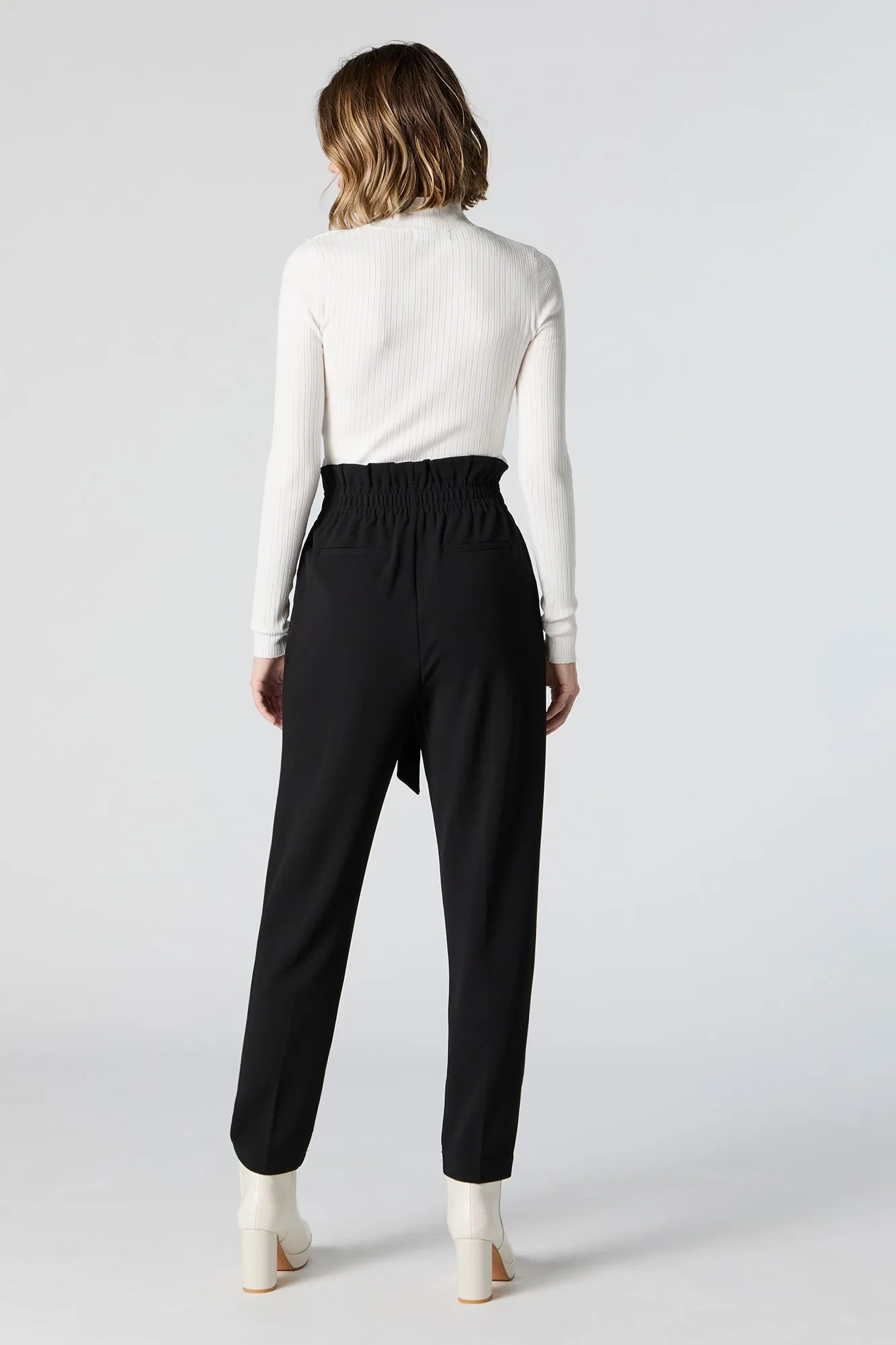 Pantalon habillé à taille cintrée en crêpe