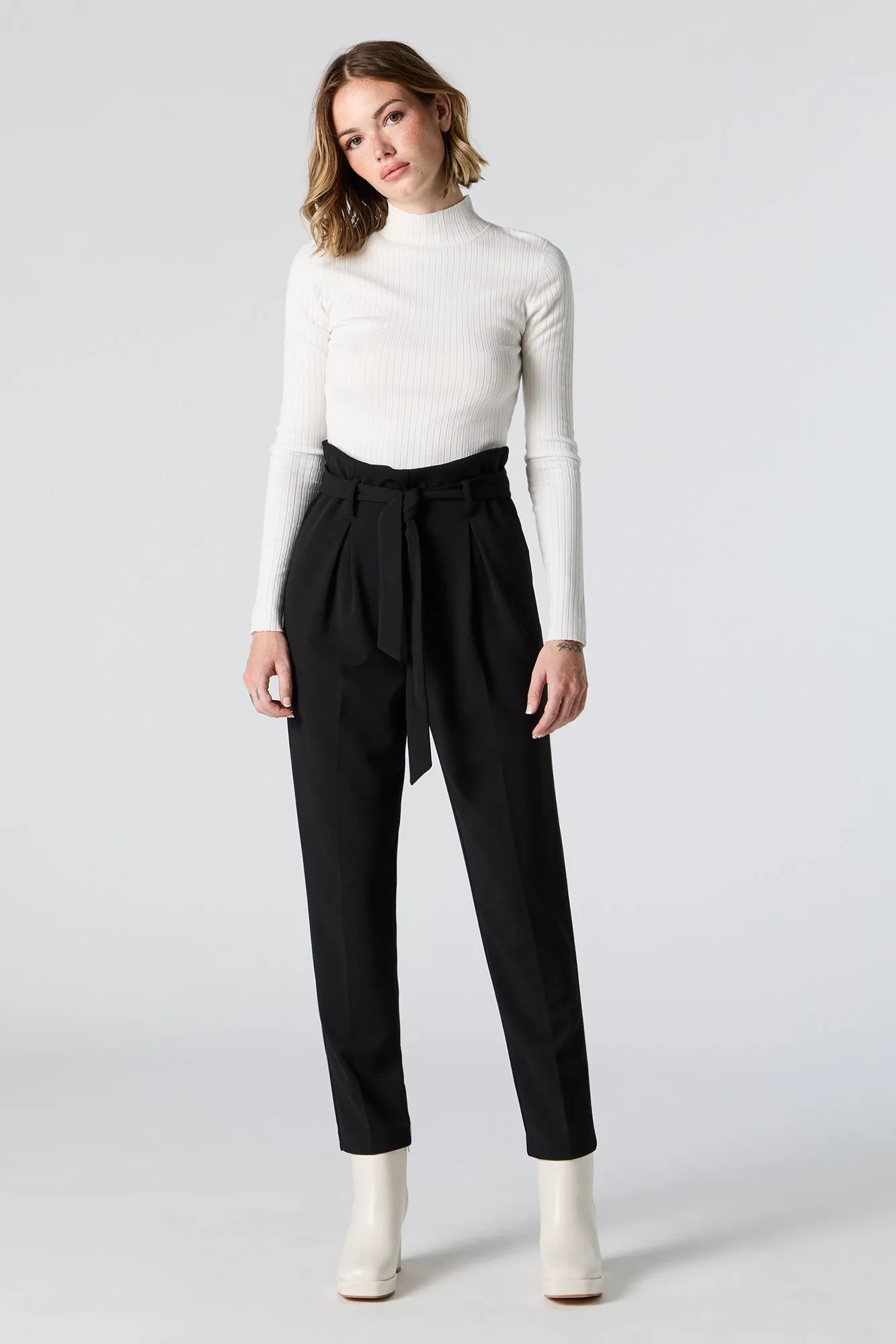 Pantalon habillé à taille cintrée en crêpe
