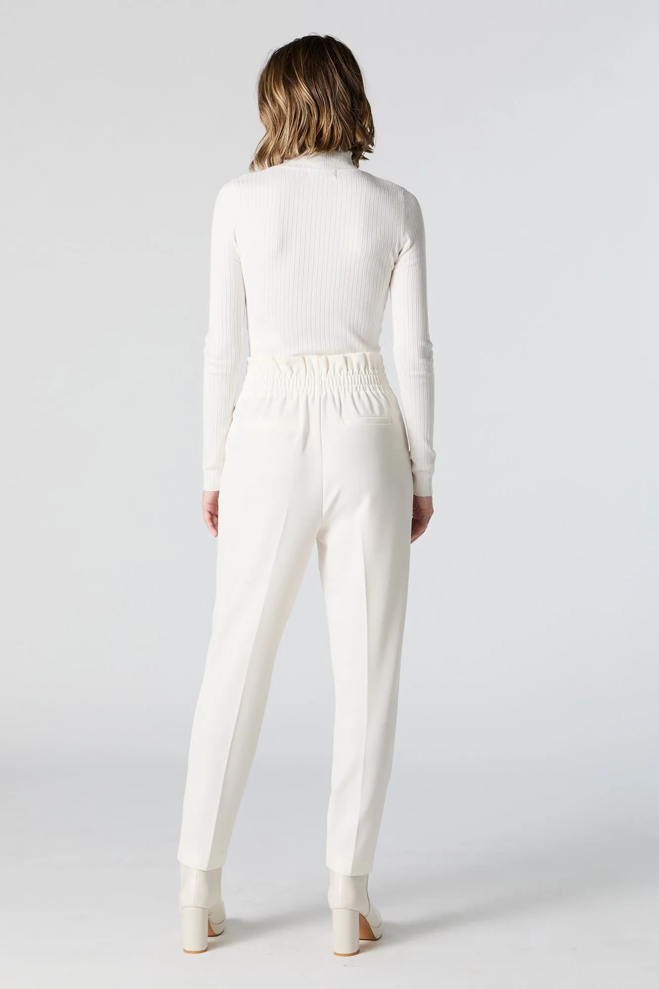 Pantalon habillé à taille cintrée en crêpe