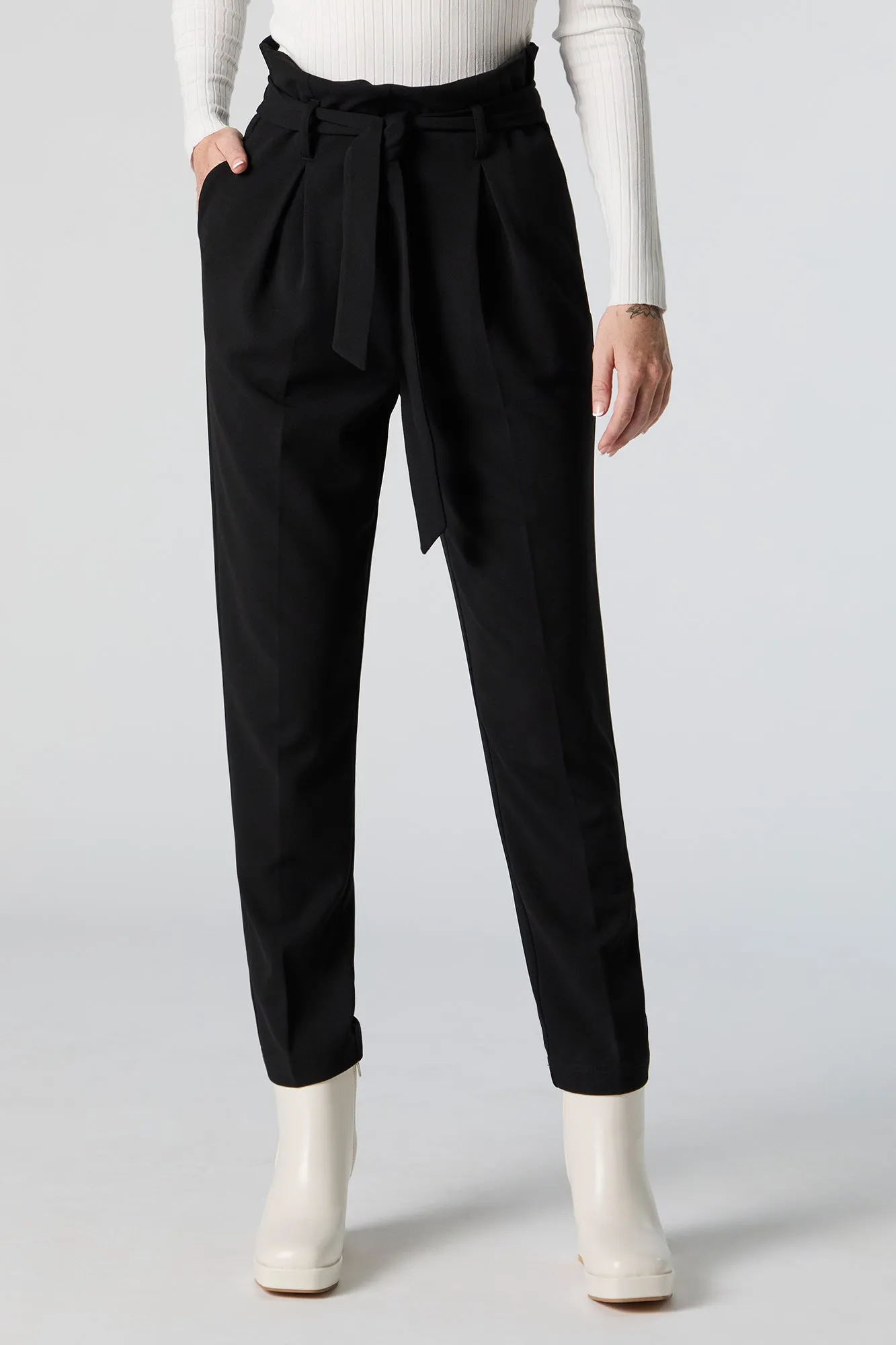 Pantalon habillé à taille cintrée en crêpe