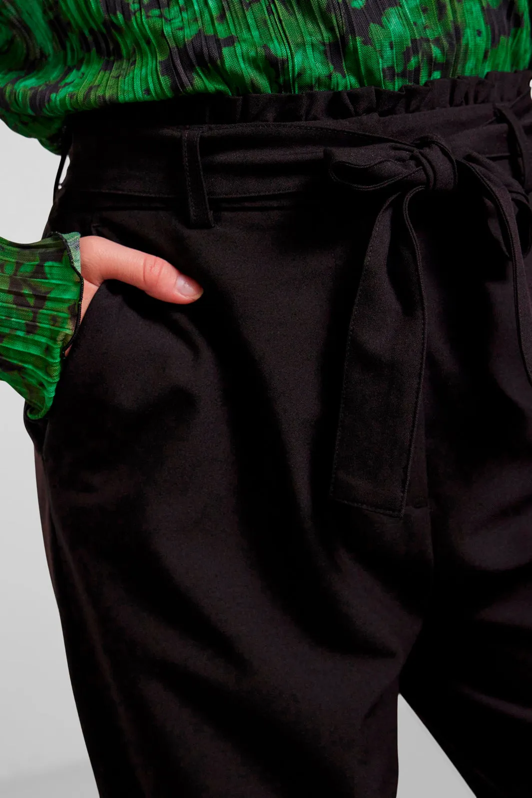 Pieces - PcBoss Hw Paperbag Straight Pants Noos - Black